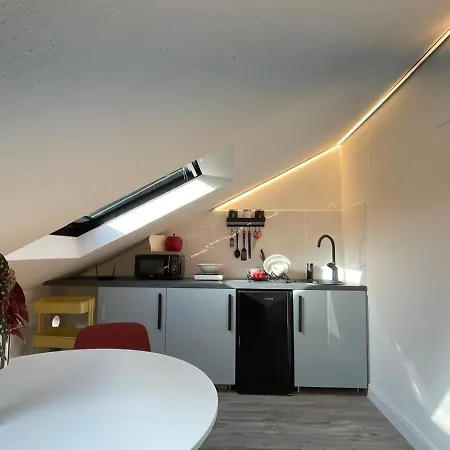Attic Near Golf Lejlighed
